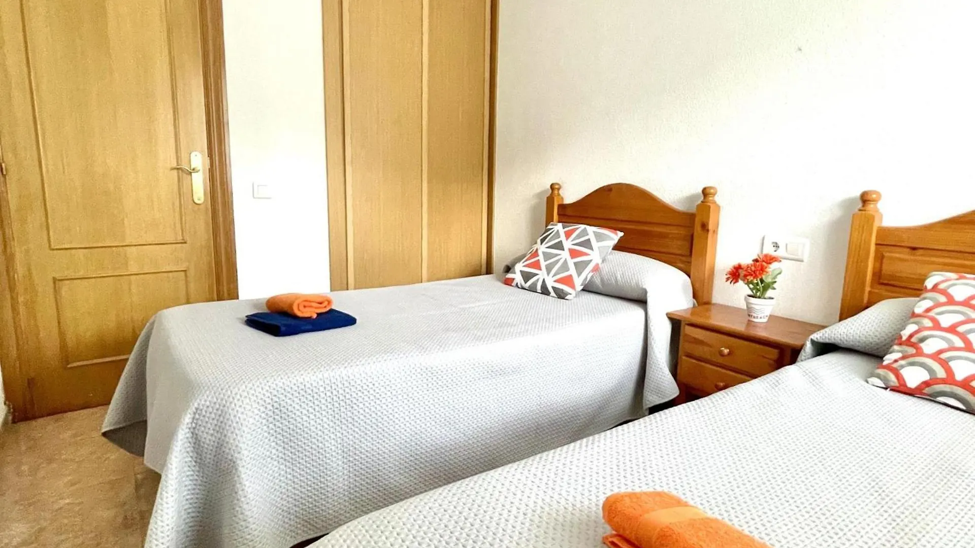 Apartbeach Los Juncos 3 Gran Terraza Y Soleado La Pineda 0*,